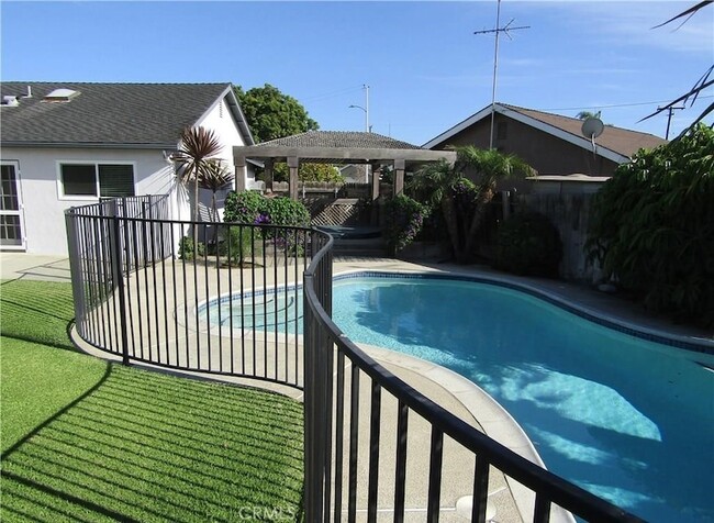 Building Photo - 8901 Shore Cir