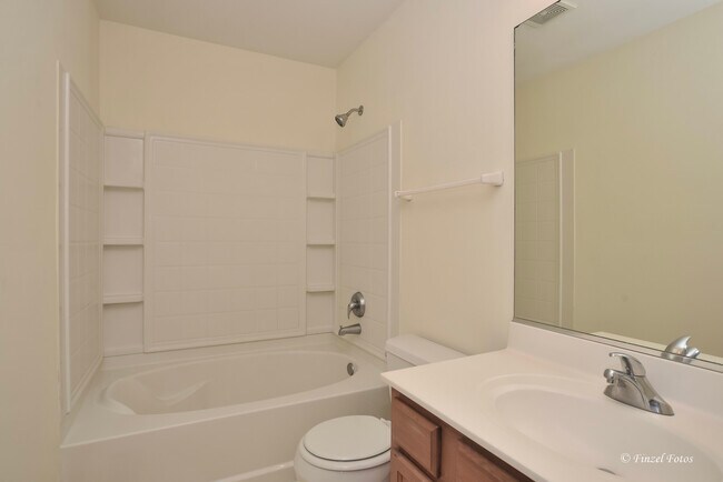 Building Photo - 923 Emerald Dr
