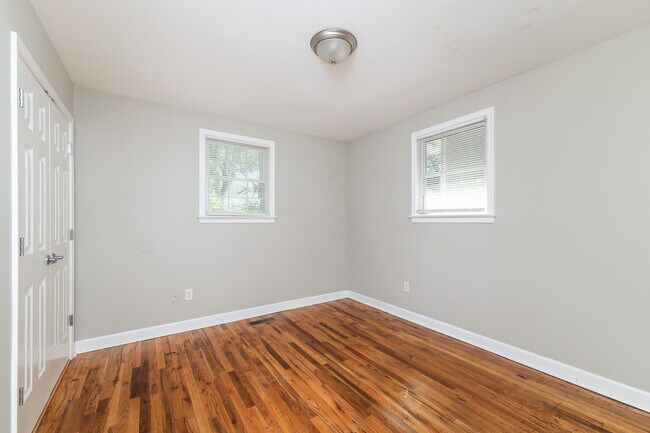 Building Photo - 314 Gower St