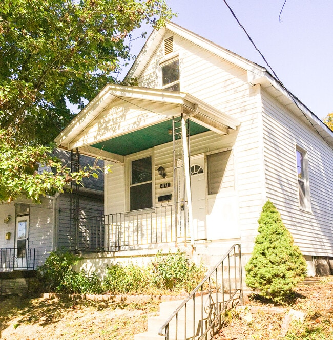 Building Photo - 2BR/1BA Single Family Home! Renovated!