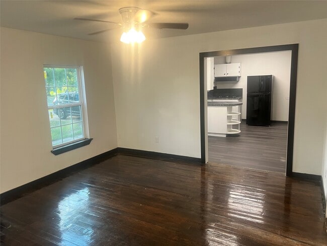 Building Photo - 1516 Norwood Dr