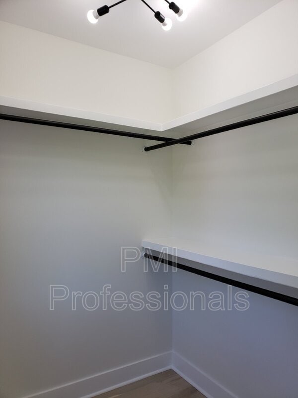 Building Photo - 215 Eisenhower Dr