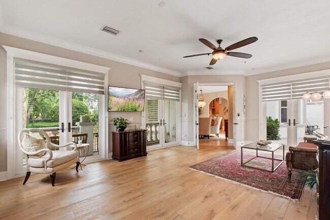 Building Photo - Luxury Rental Available