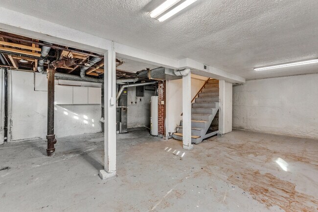 Building Photo - 1017 N Pershing St