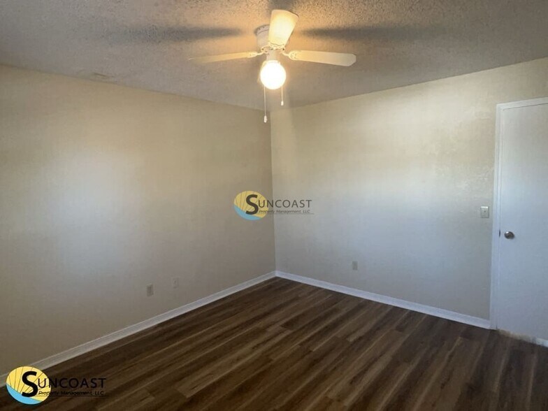 Building Photo - 8702 Bandera Cir S