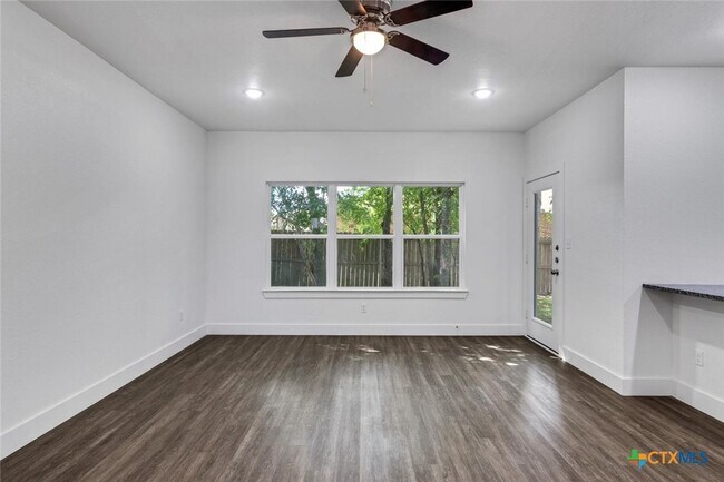 Building Photo - 1904 Royal Loop