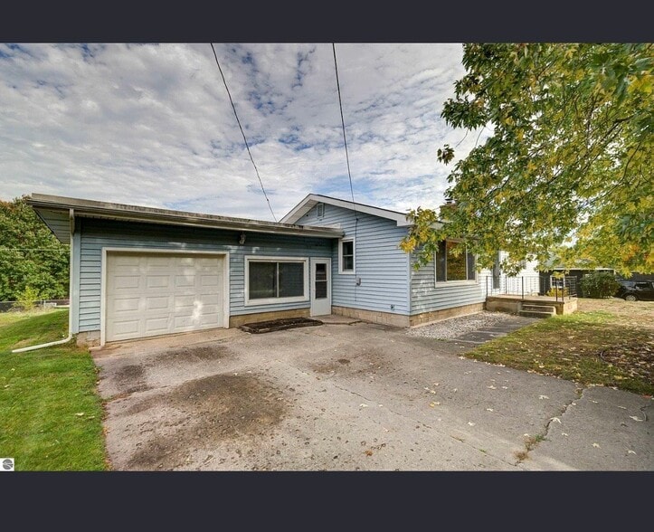 Building Photo - 10151 E Grandview Rd