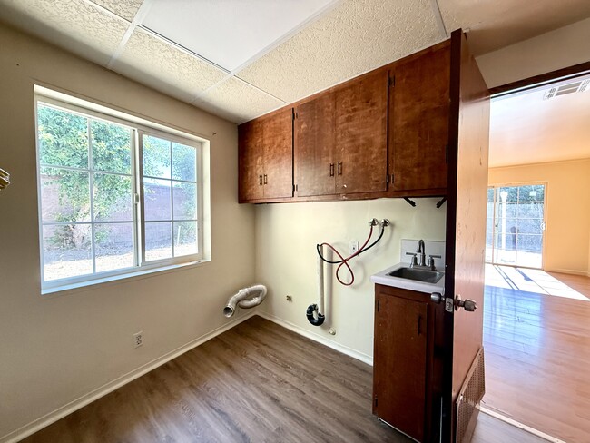 Building Photo - 13949 Oval Dr