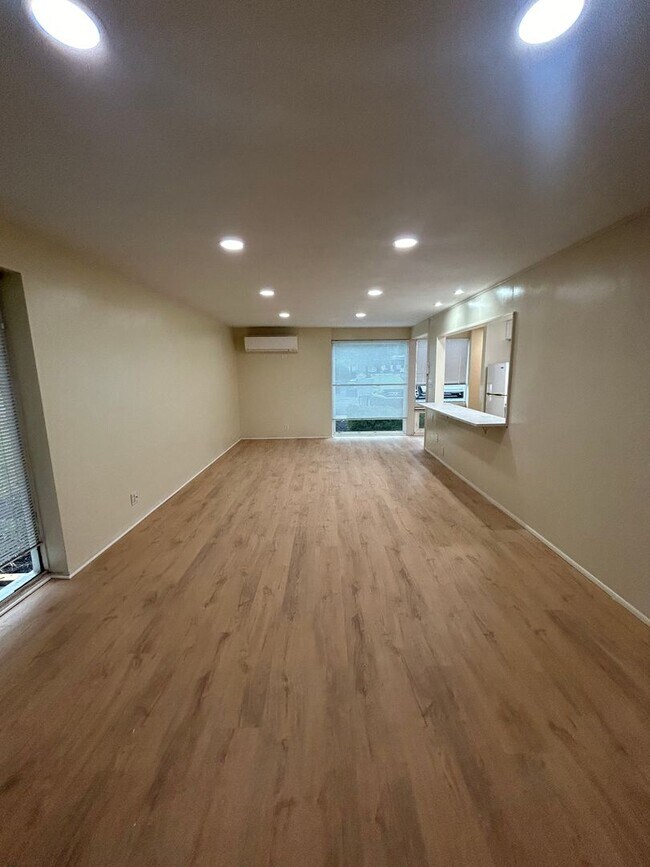 Building Photo - First-Floor One Bedroom, One Bathroom Apartment on S. Corl Street