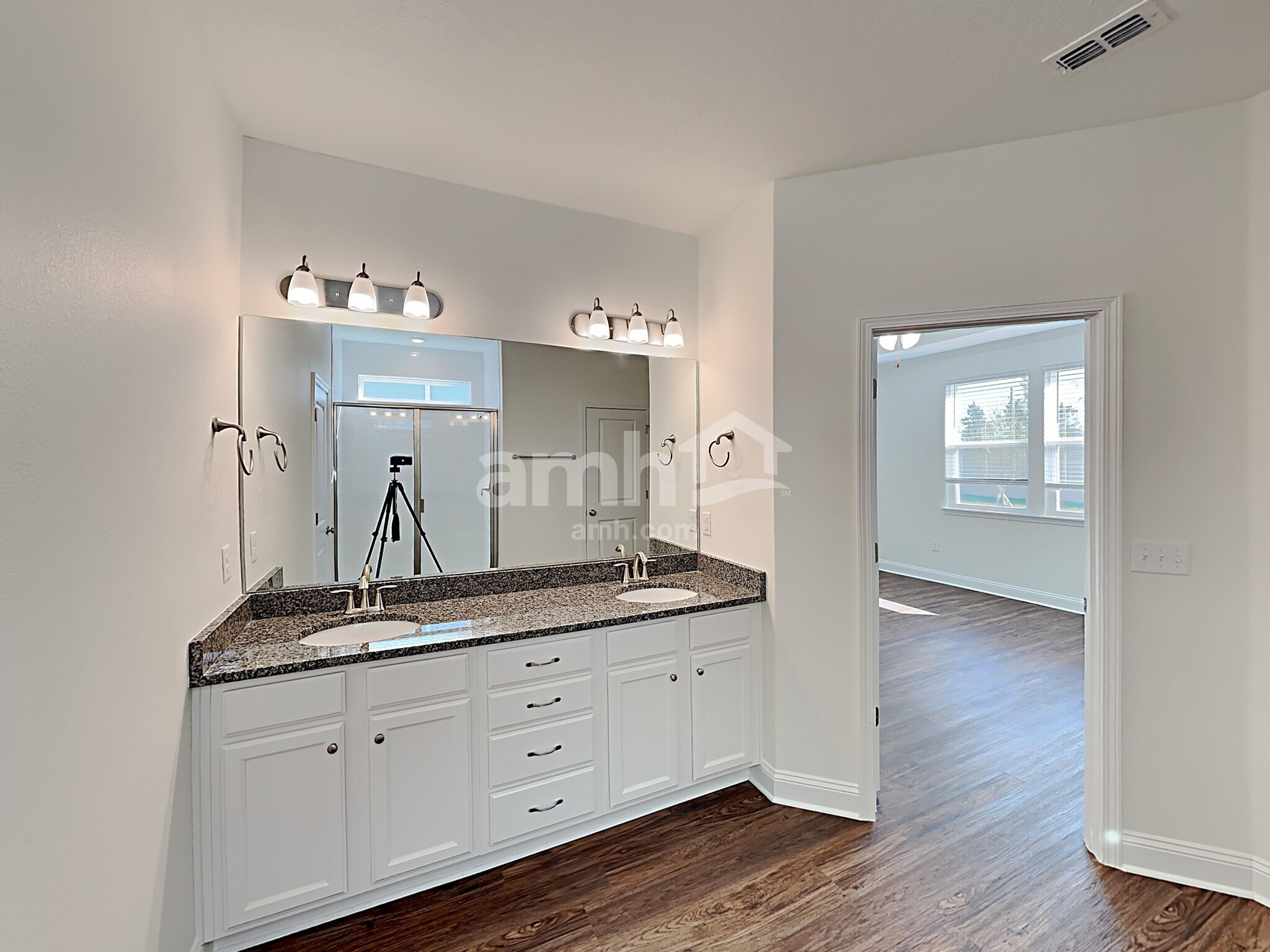 Building Photo - 46 Carlitos Way