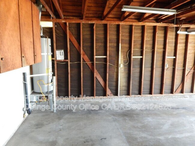 Building Photo - 6092 Larchwood Dr