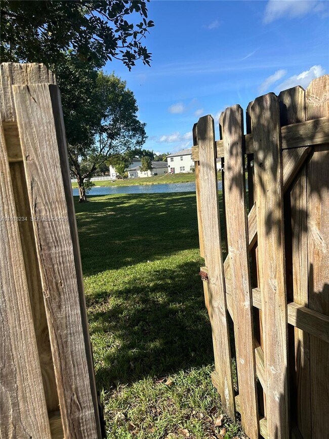 Building Photo - 2853 SE 1st Dr