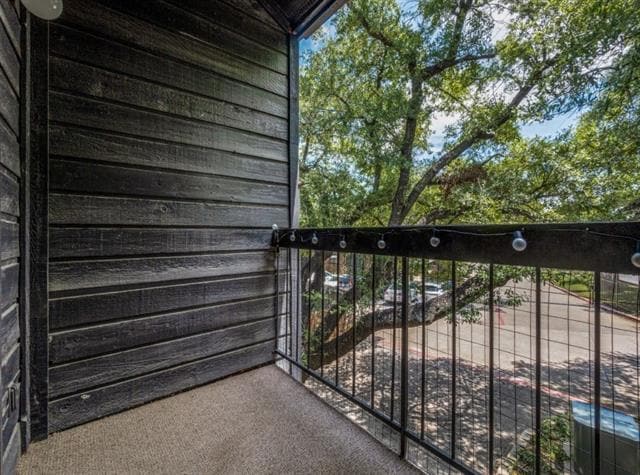 Building Photo - 7525 Holly Hill Dr