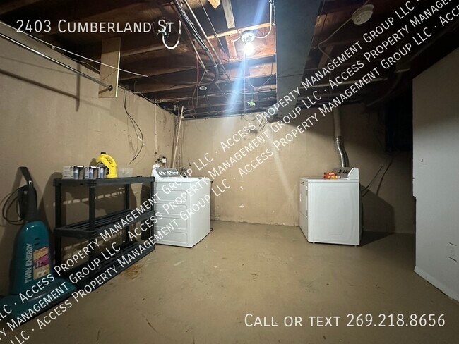 Building Photo - Large Westwood Kalamazoo home for rent!  4...