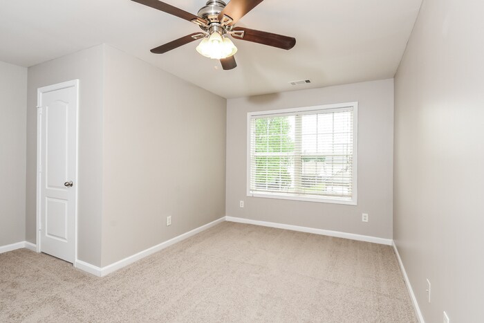 Building Photo - 39 Lenore Ct