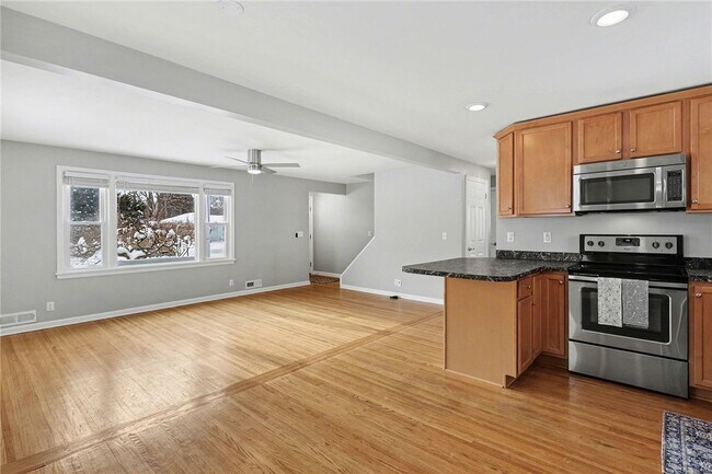 Building Photo - 534 Glenview Ct