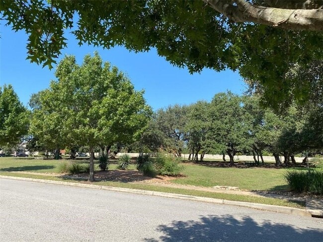 Building Photo - 606 Alamo Plaza Dr