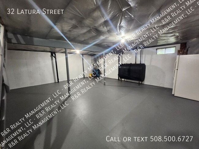 Building Photo - 32 Latura St