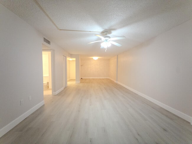 Building Photo - 2800 N 46th Ave