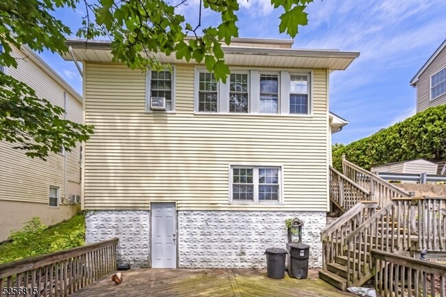 Building Photo - 16 E Munson Ave