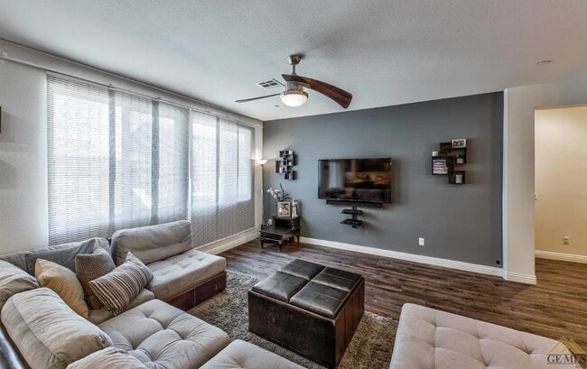 Building Photo - 5900 Warren Ridge Dr