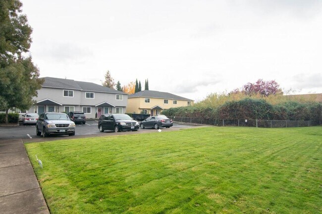 Building Photo - 2030 Brookhurst St