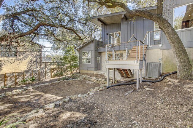 Building Photo - 2400 Spring Creek Dr