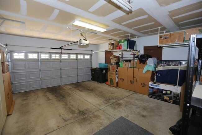 Building Photo - 233 Bonham Loop