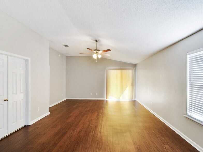 Building Photo - 1953 Longneedle Lane