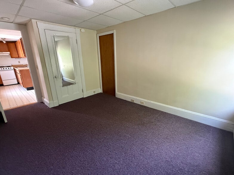 Building Photo - 399 Center St