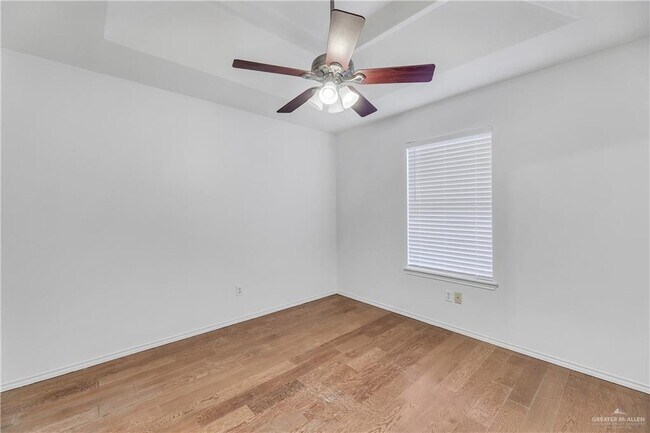 Building Photo - 416 E Nassau Ave