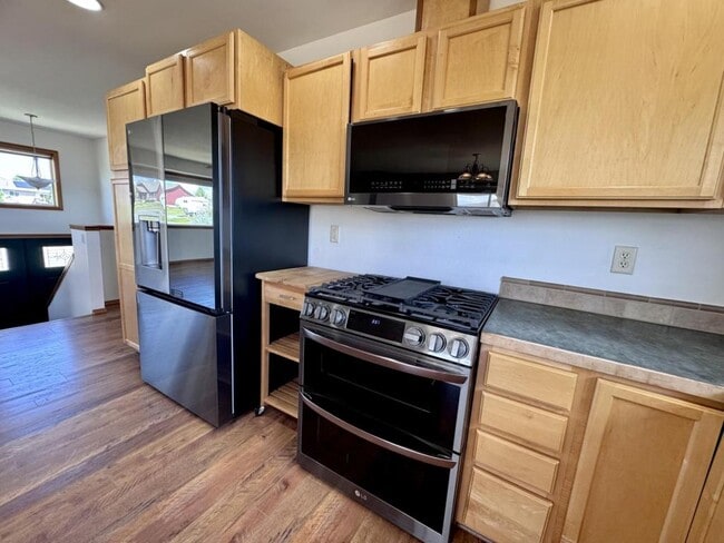 Building Photo - 3280 Strom Dr