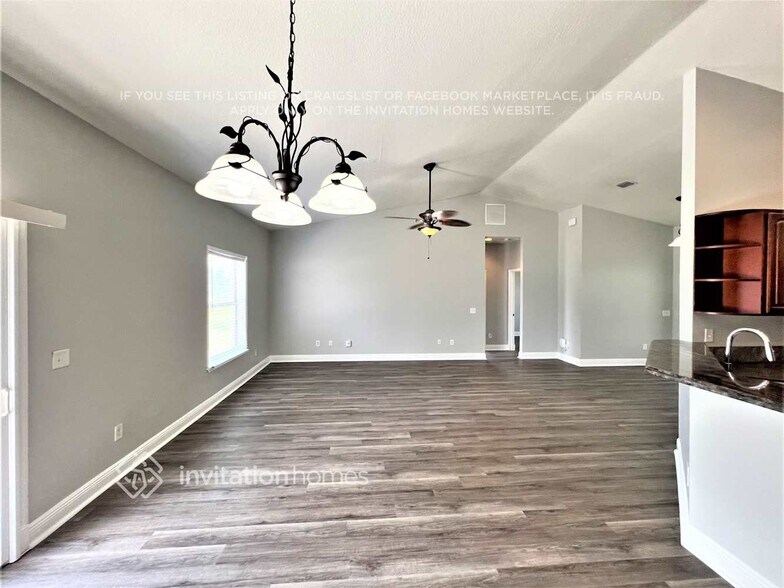 Building Photo - 1462 SW California Blvd