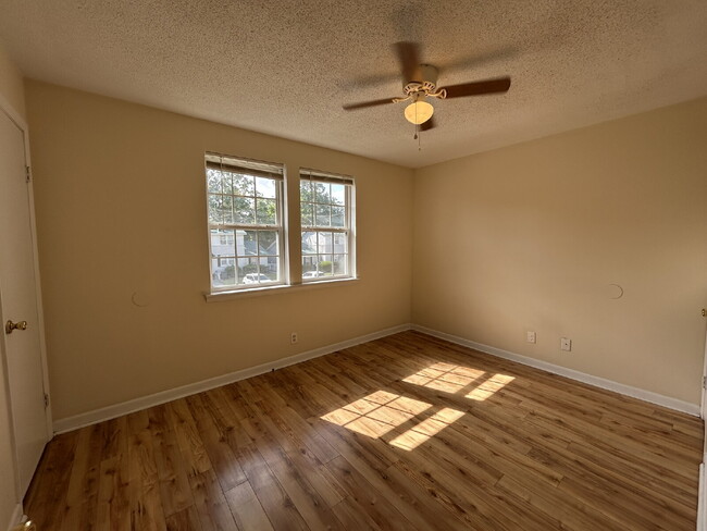Building Photo - Apartment for Rent