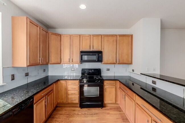 Building Photo - 418 S Reed Ct