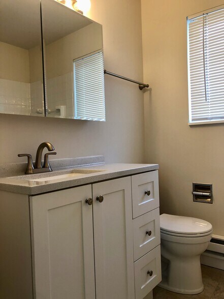 Building Photo - 3601 NE 73rd Pl