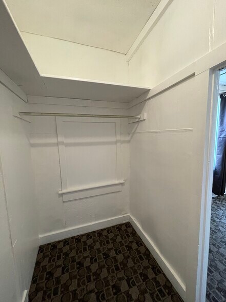 Building Photo - 622 Jefferson St Apt A