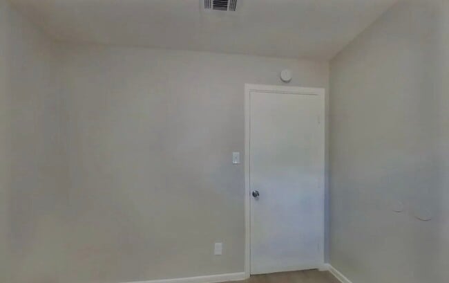 Building Photo - AVAILABLE NOW