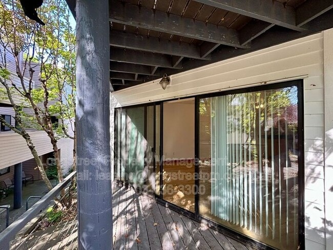 Building Photo - 720 NW Naito Pky