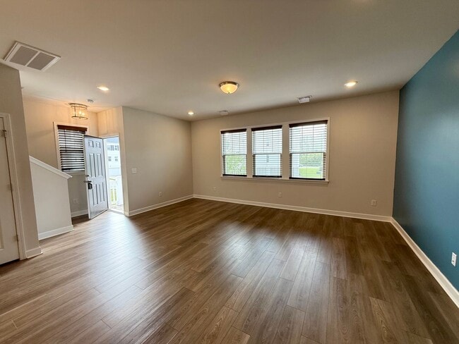 Building Photo - Move In Ready Townhome in Marshview Commons