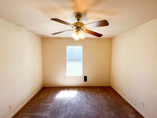 Building Photo - 5302 Daybreak Dr