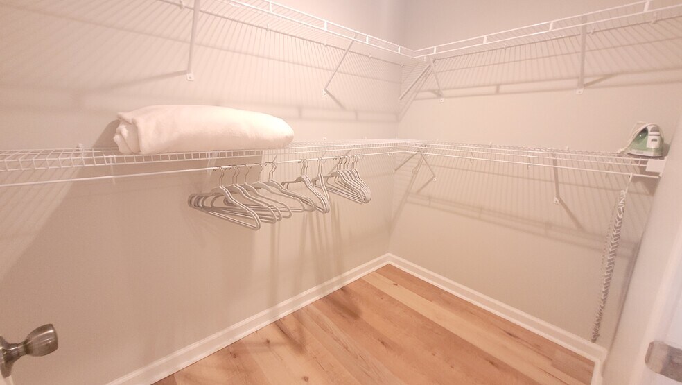 Walk in closet - 122 Phillips Cir