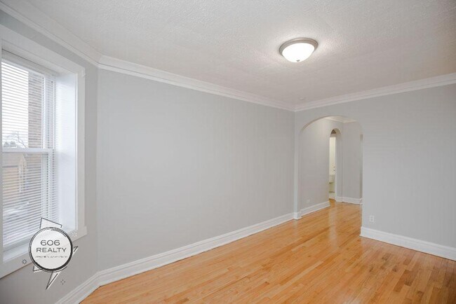 Building Photo - Bright and Sunny Cicero apartments! SPECIAL OFFER!