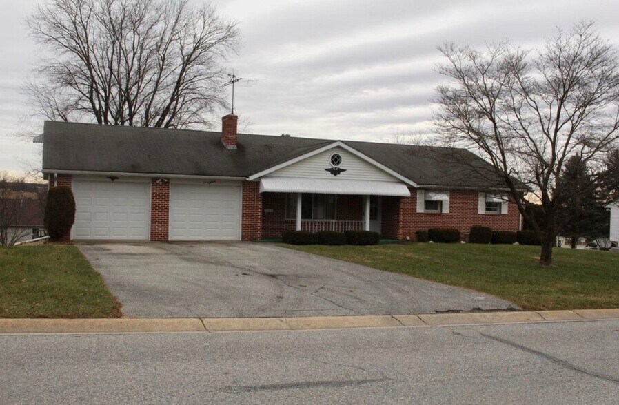 Building Photo - 218 Cardinal Dr