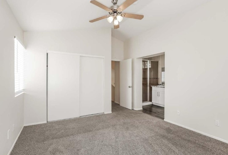 Building Photo - 9428 Desert Ridge Ave