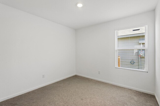 Building Photo - 9754 Janefield Ml