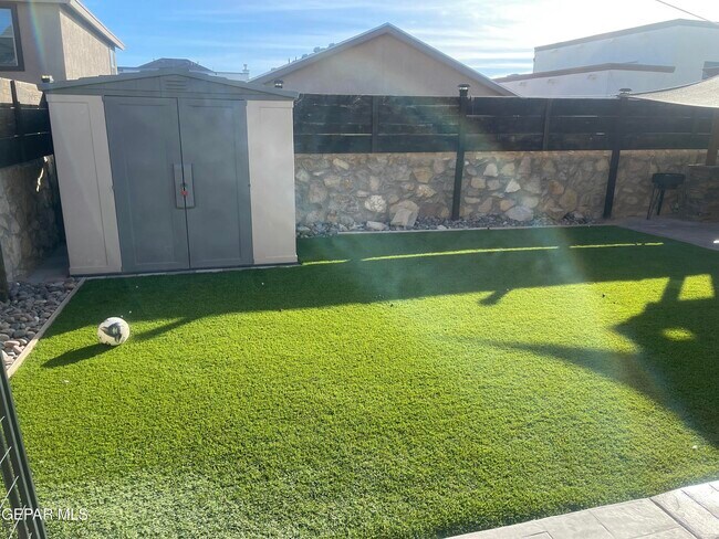 Building Photo - 12594 Paseo Rosannie Ave