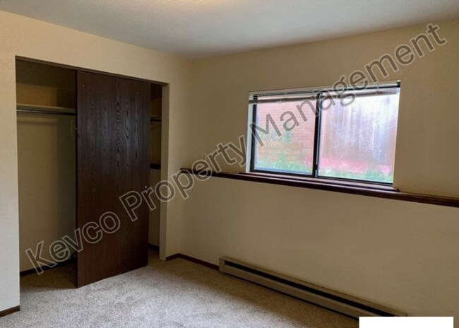 Building Photo - 620-622 Endicott St