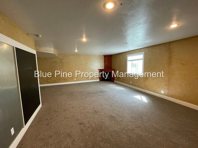 Building Photo - 3930 E Vision Dr