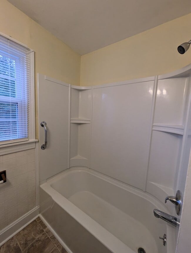 Building Photo - Great 2 Bedroom Home For Rent Near The Library!